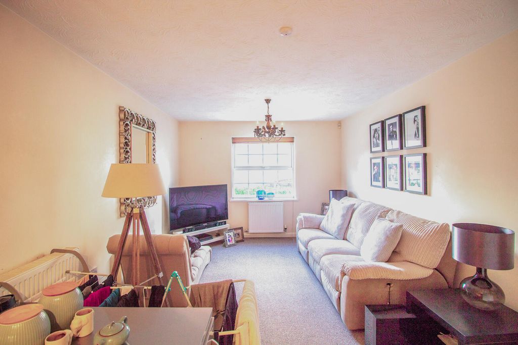 Property photo 2 of 3 Living Room