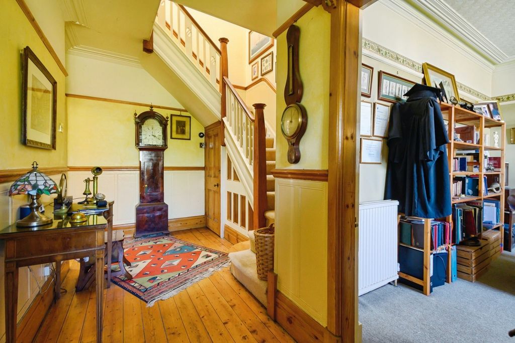 Property photo 2 of 12 Hallway