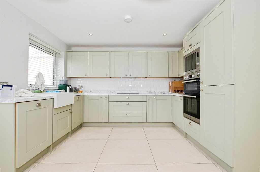 Property photo 2 of 33