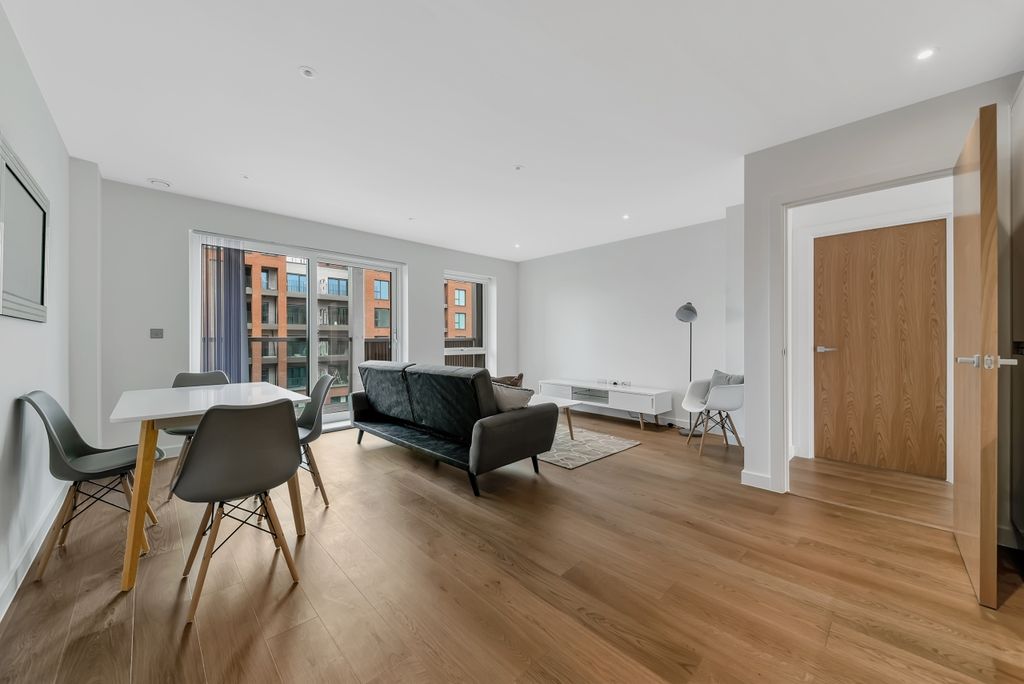Property photo 3 of 10 Newington House, Col