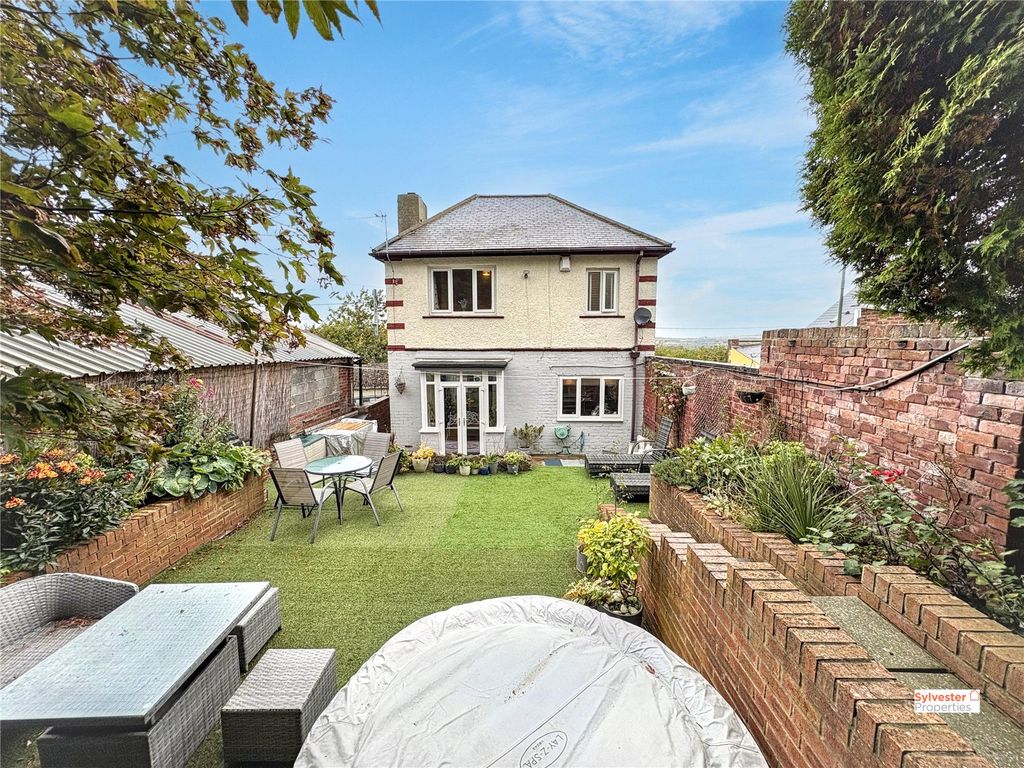 Property photo 1 of 34 Picture No. 21