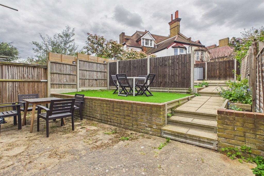 Property photo 3 of 11 Garden