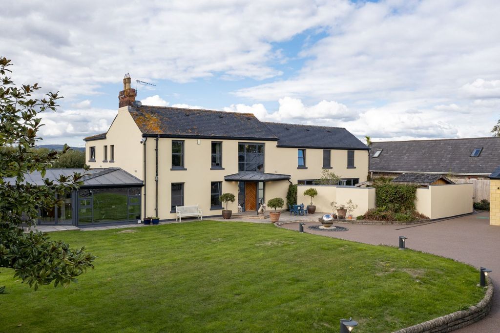 Property photo 1 of 50