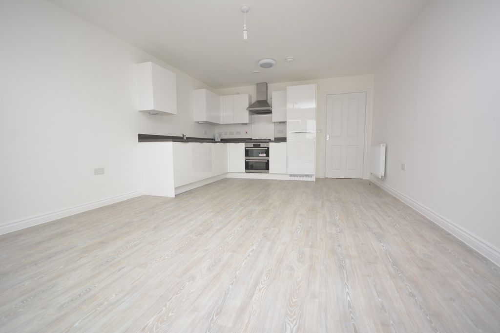 Property photo 2 of 8 Lounge/Kitchen