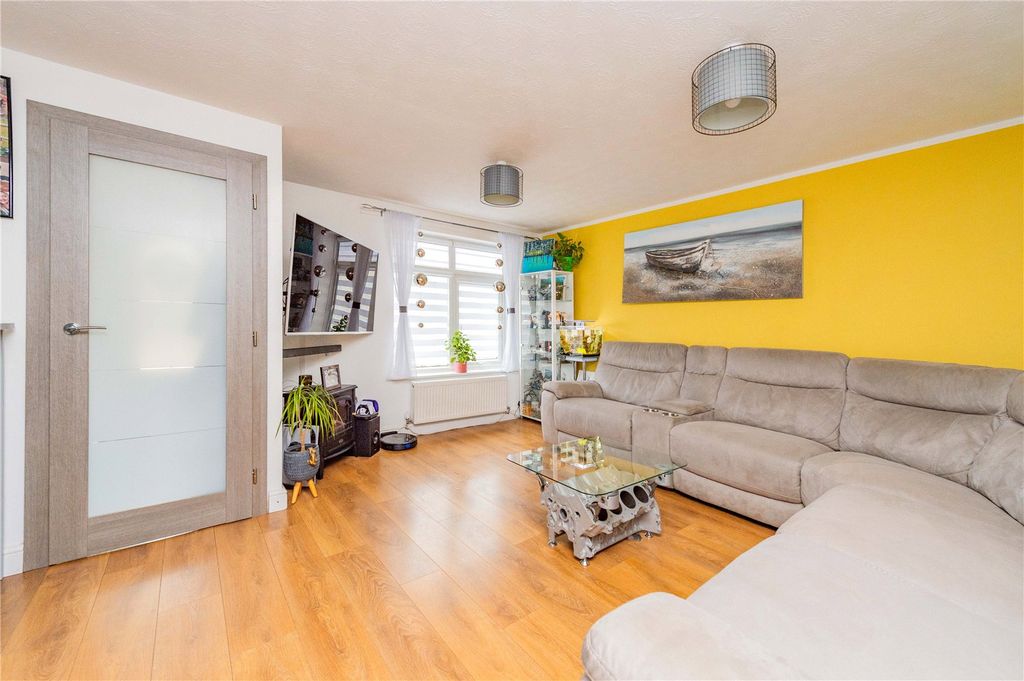 Property photo 2 of 37 Picture No. 27