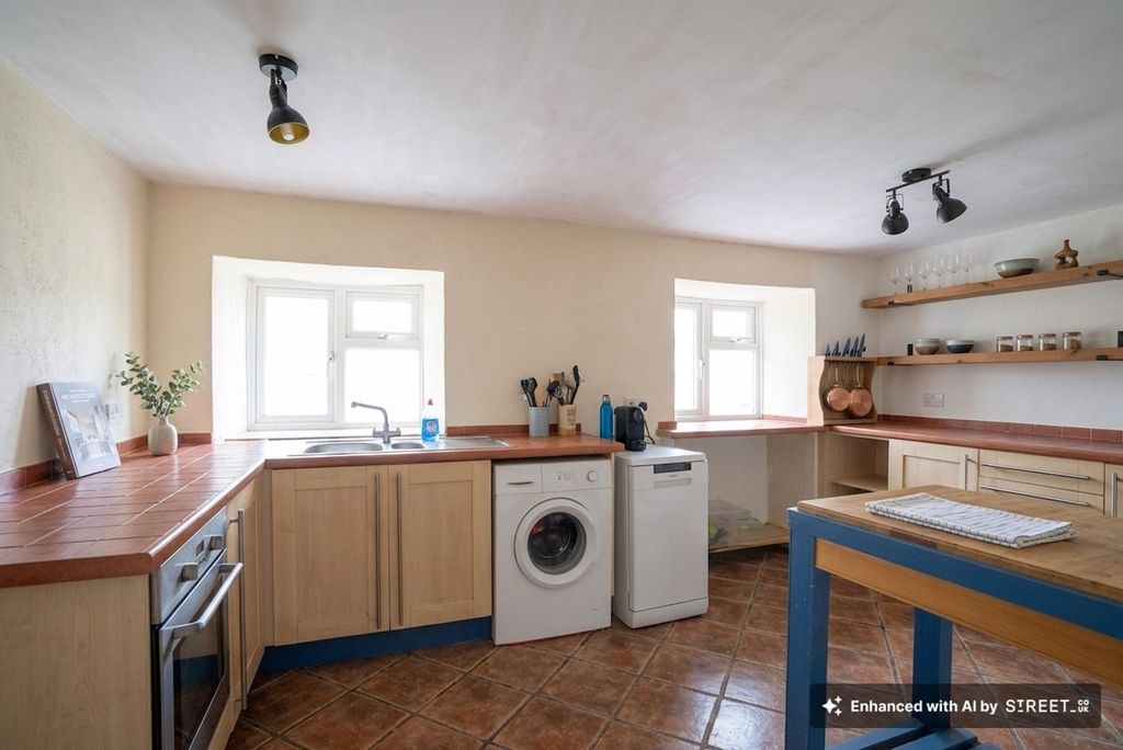Property photo 2 of 12