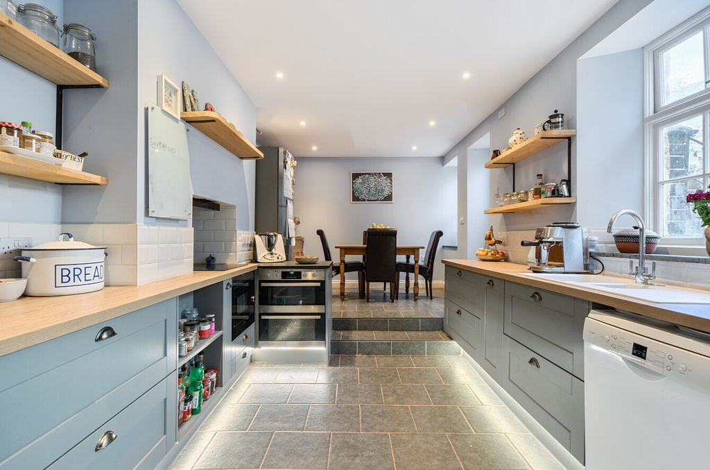 Property photo 3 of 26 1281152-19-6830Ca...