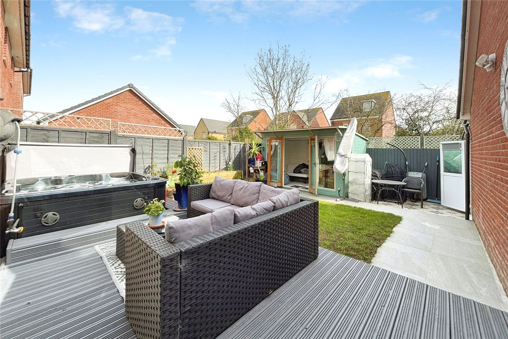 Property photo 2 of 33 Picture No. 30