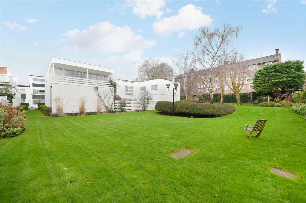 Property photo 1 of 20 Communal Garden