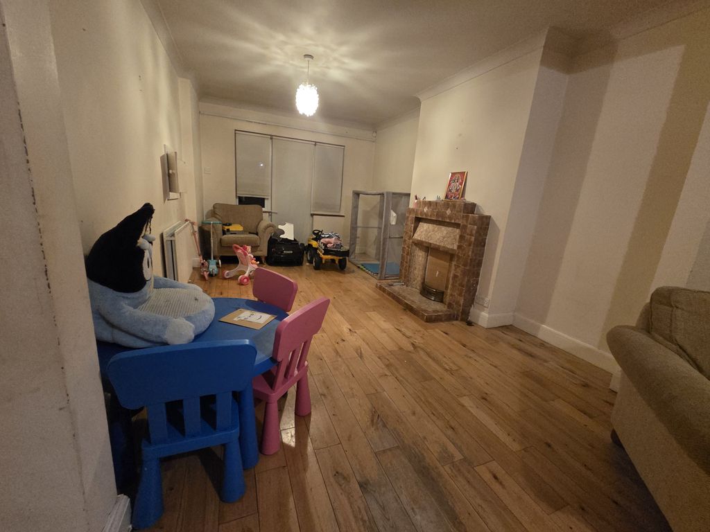 Property photo 3 of 8 Gallery