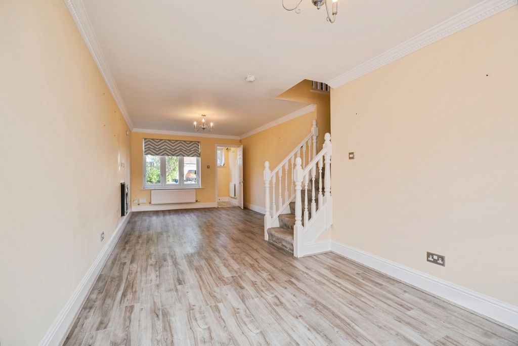 Property photo 3 of 17 Photo