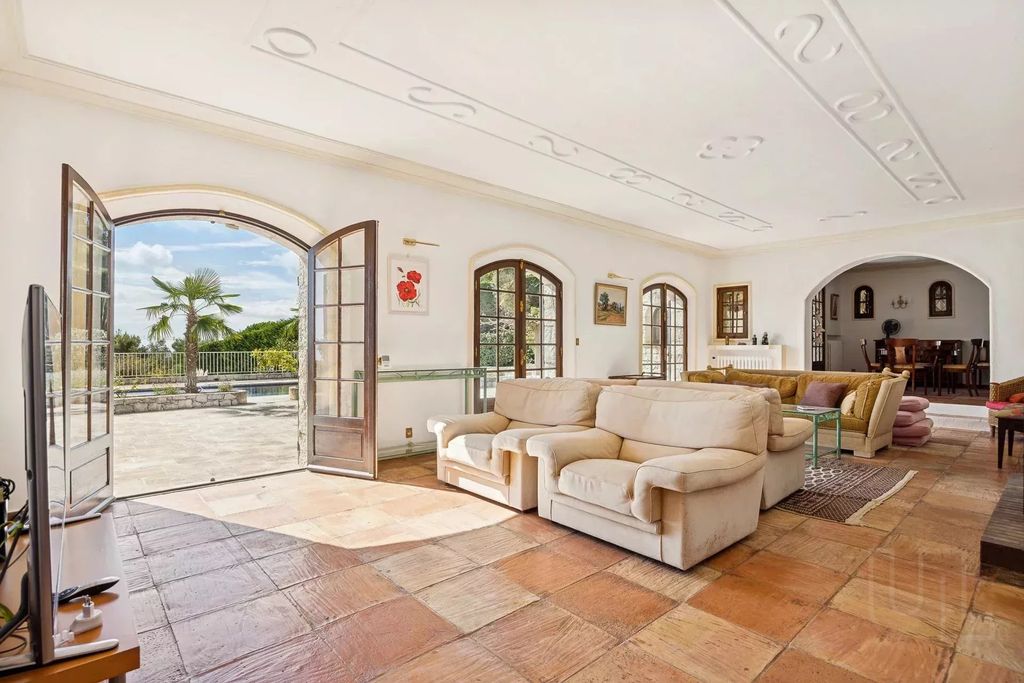 Property photo 2 of 9