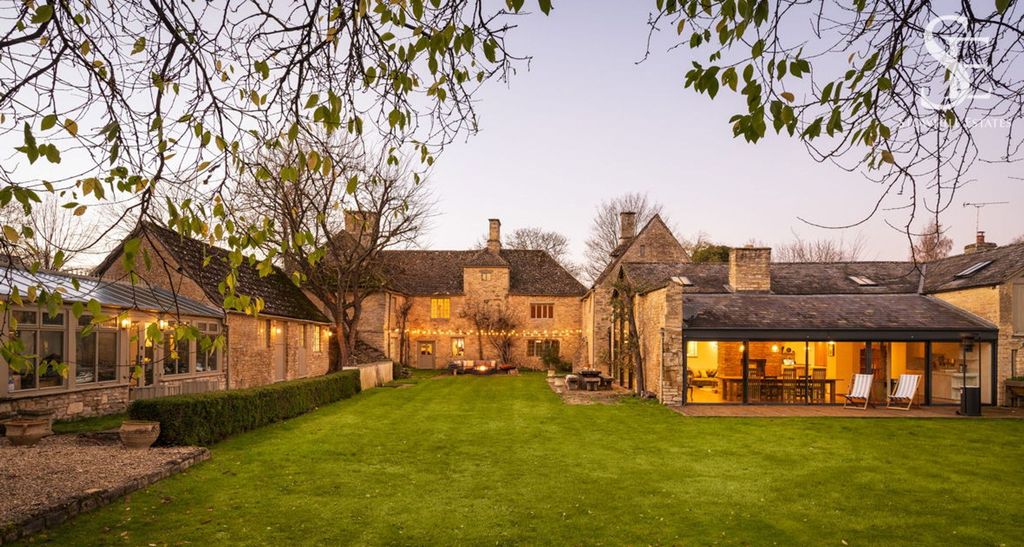 Property photo 2 of 17 Rear