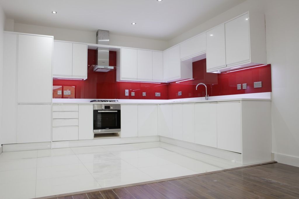 Property photo 3 of 9 Kitchen