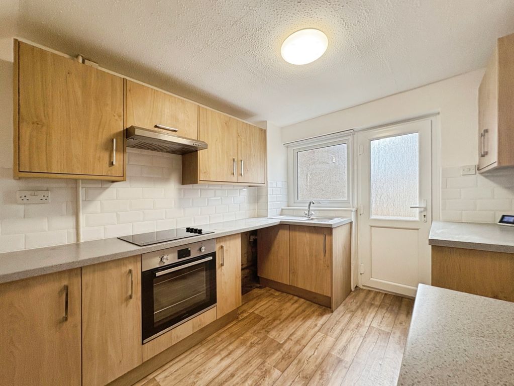 Property photo 3 of 9 Kitchen