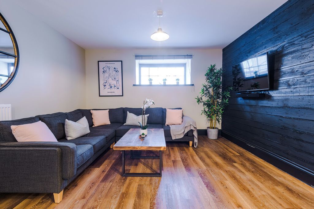 Property photo 1 of 13 Flat M, Hosiery, Living Room 1