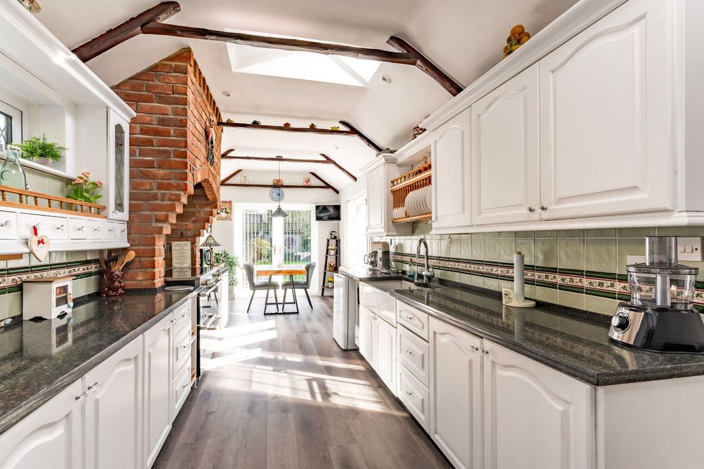 Property photo 3 of 21