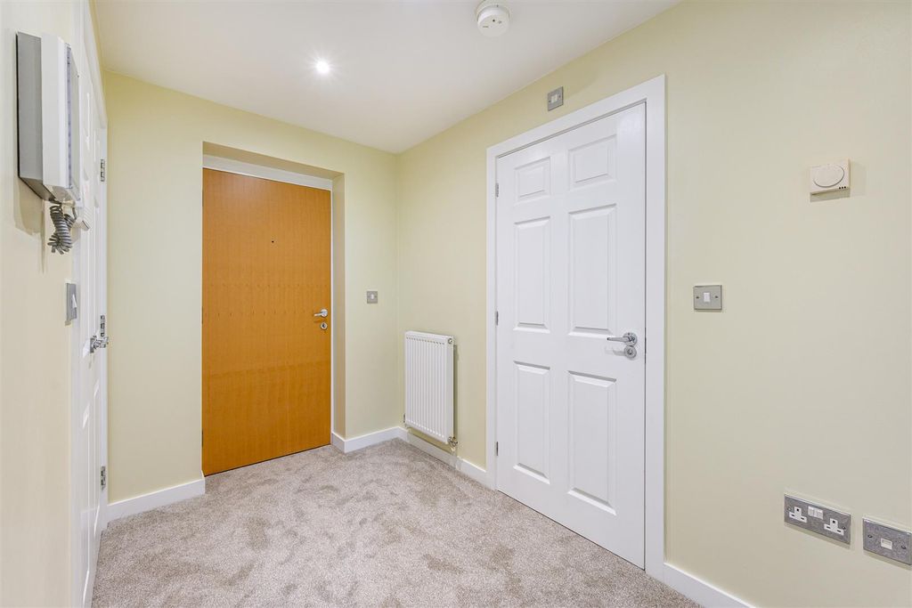 Property photo 3 of 15 8552716-Interior03.Jpg