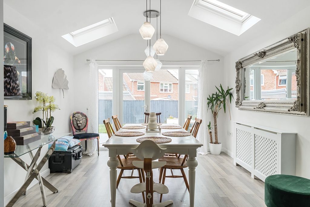 Property photo 2 of 21 1329430-13-688A681F6Ca44