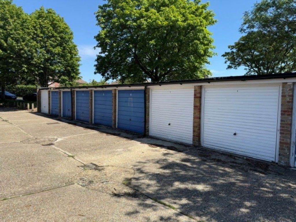 Property photo 2 of 9 Garages 2 - 9