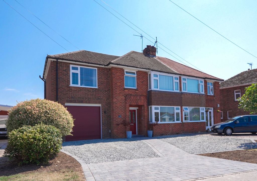 Property photo 1 of 28