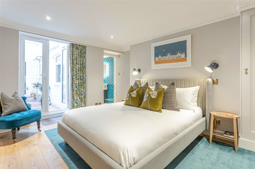 Property photo 3 of 18 Picture 3