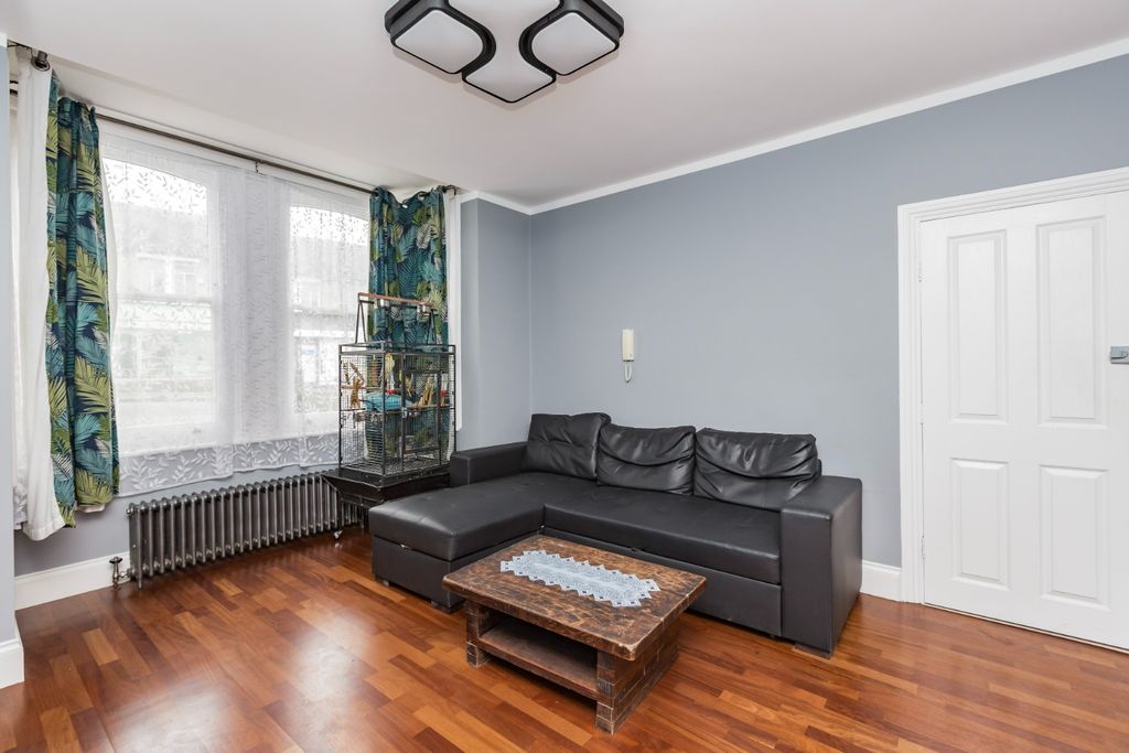 Property photo 2 of 12 3881866