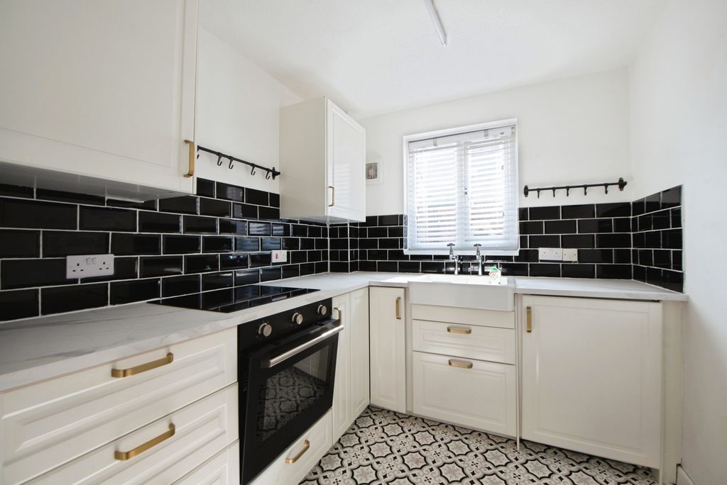 Property photo 2 of 11 Pbox-Img.Jpg