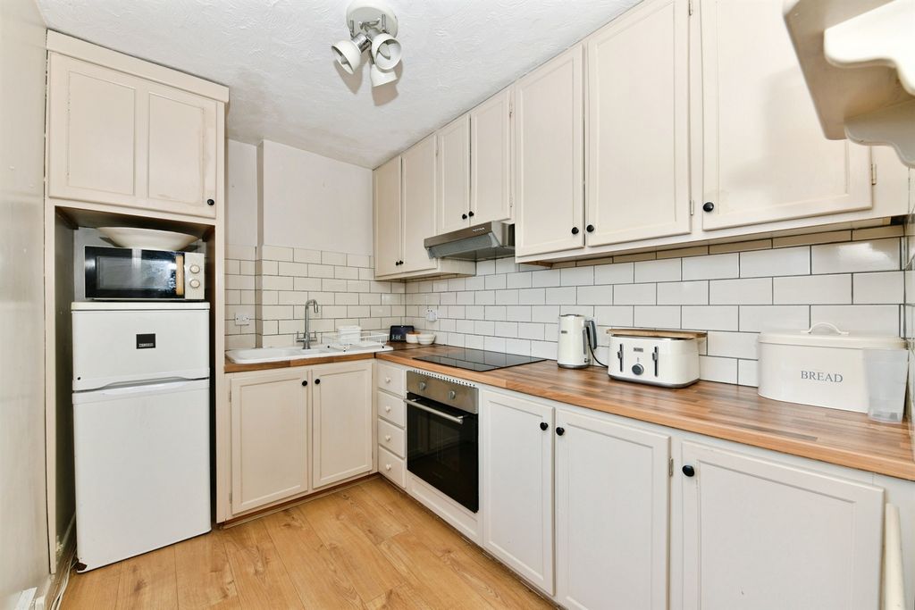 Property photo 3 of 13