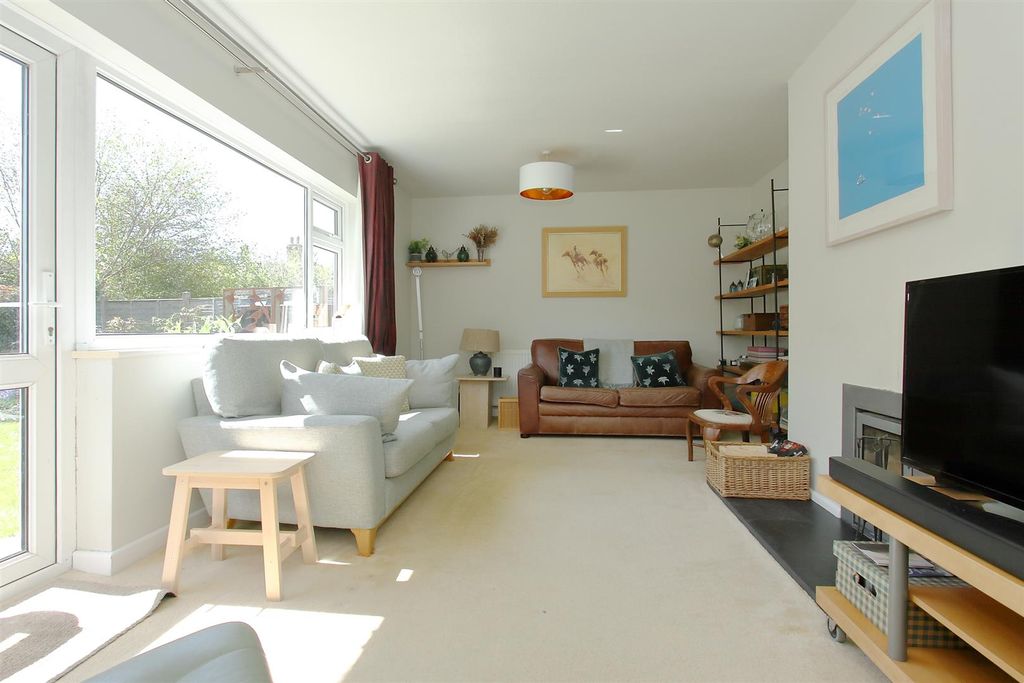 Property photo 3 of 12 Sitting Room