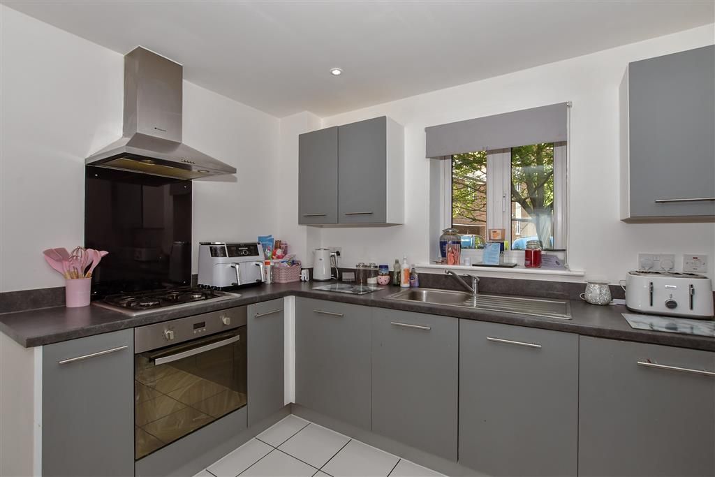 Property photo 3 of 12 Kitchen/Lounge