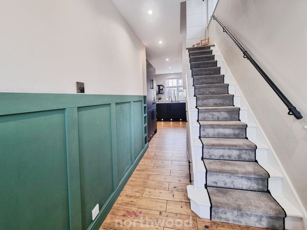 Property photo 2 of 33