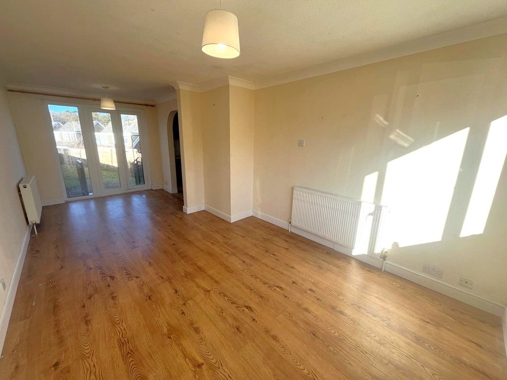 Property photo 2 of 12 Picture No. 17