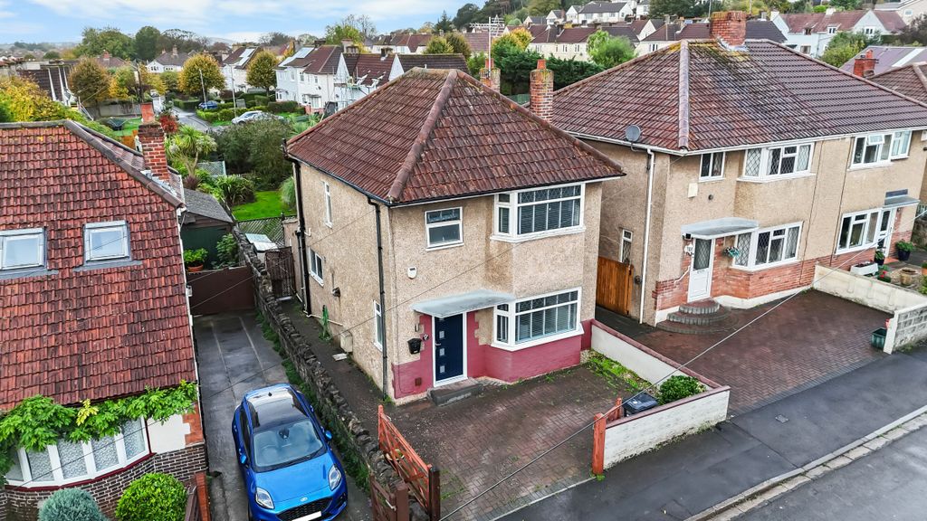 Property photo 2 of 34