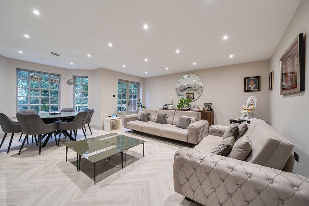 Property photo 2 of 19 1418584-7-69972B7...