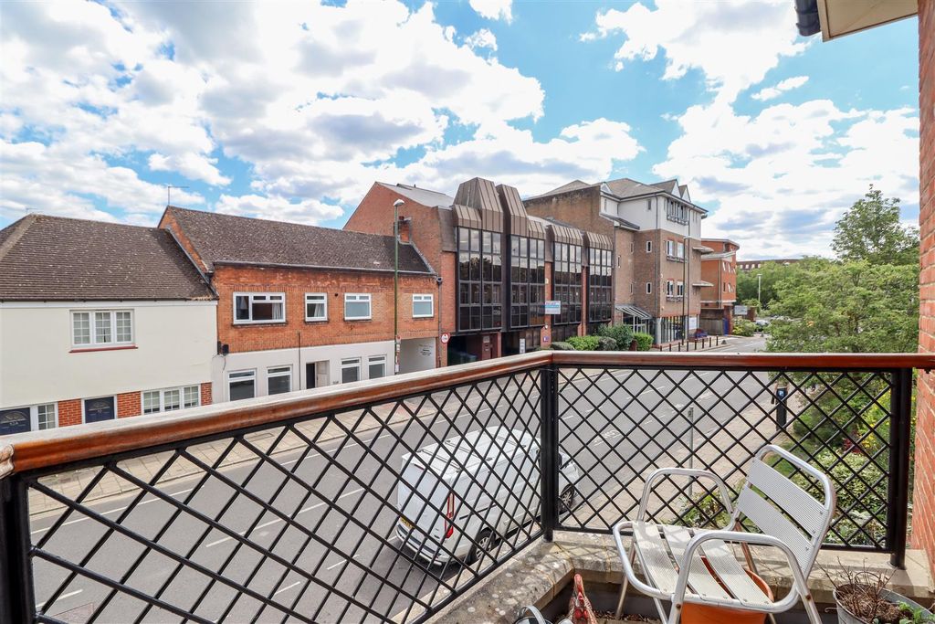 Additional image 5 of 2 bed flat for salePotters Place, Horsham RH12