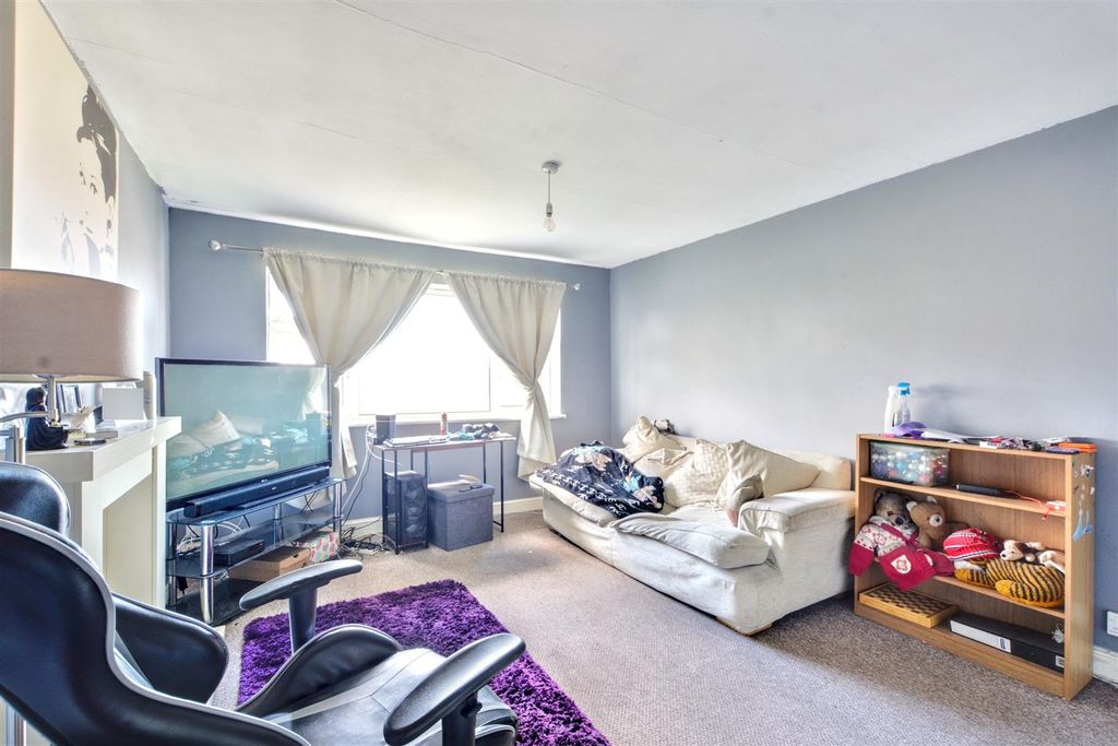 Property photo 3 of 16 Lounge_2.Jpeg