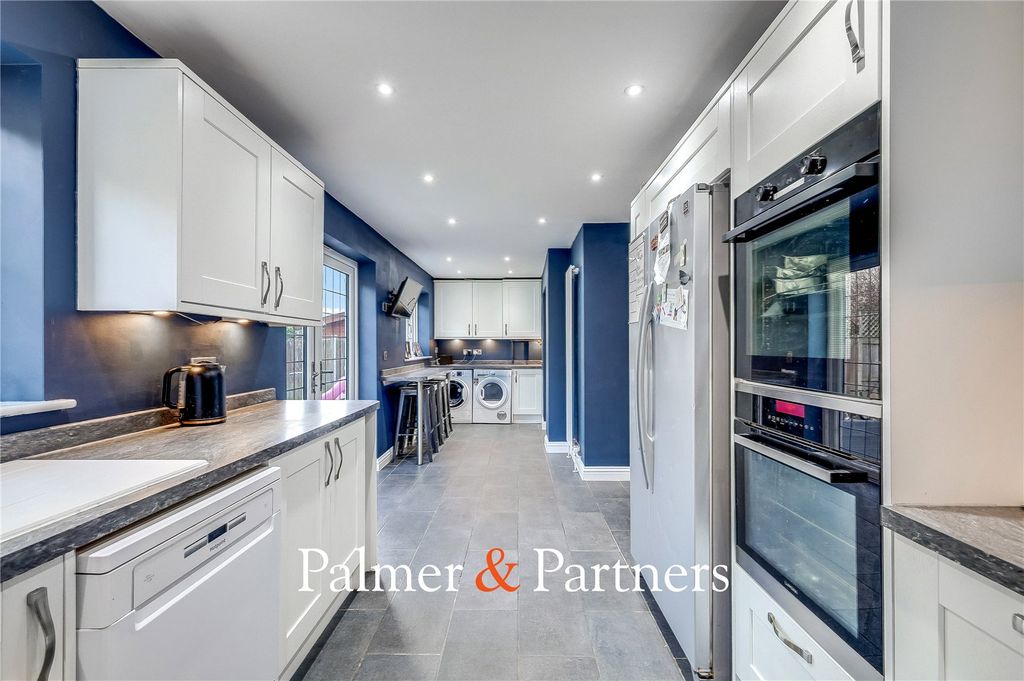 Property photo 2 of 24 Picture No. 12