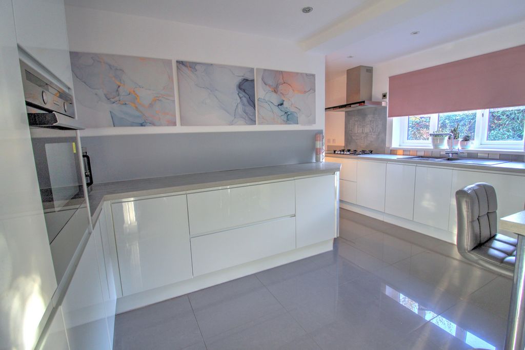 Property photo 3 of 26