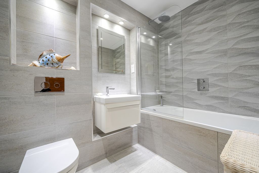 Additional image 8 of 2 bed flat for saleLeapale Lane, Guildford GU1
