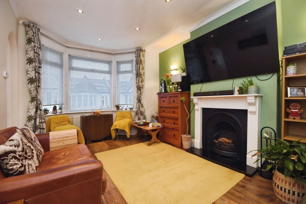 Property photo 2 of 15 Lounge