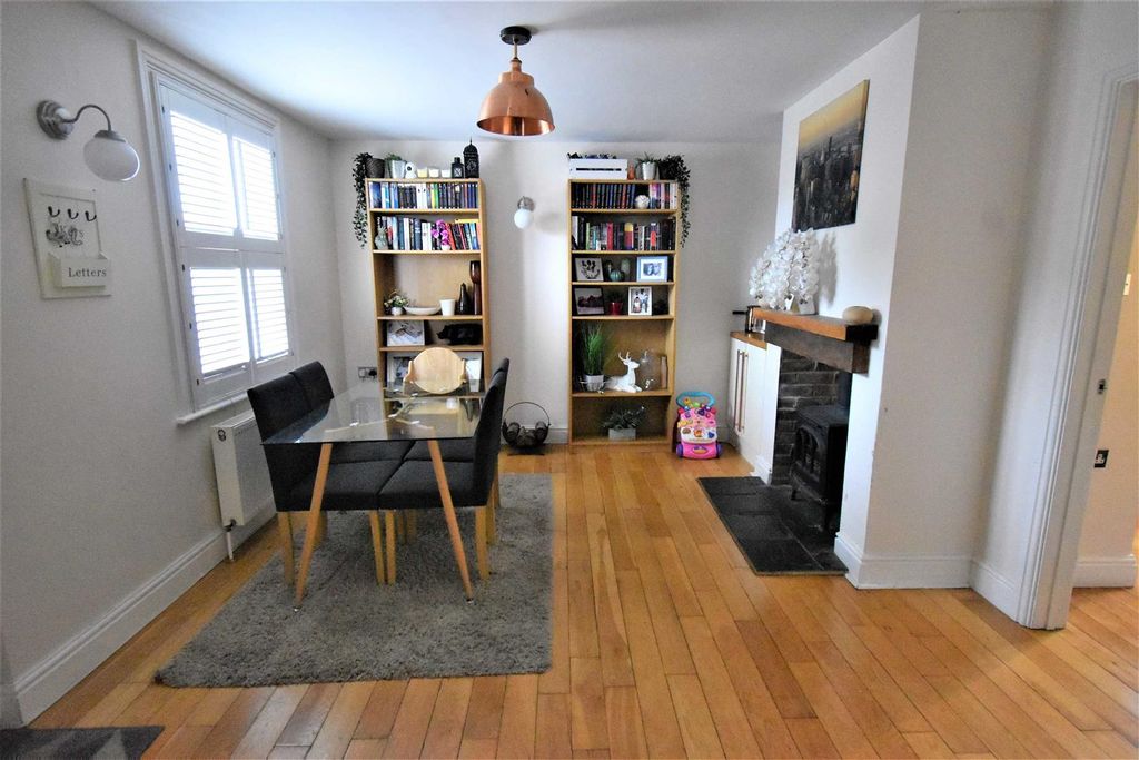 Property photo 2 of 19