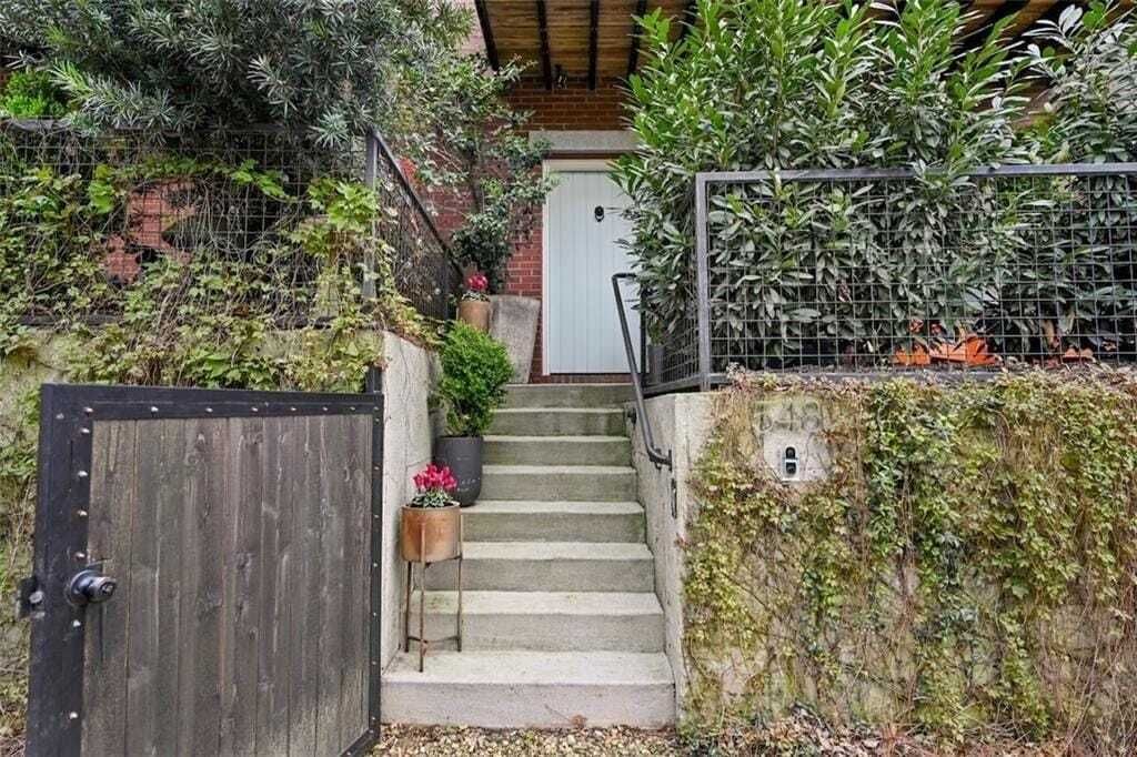 Property photo 1 of 31