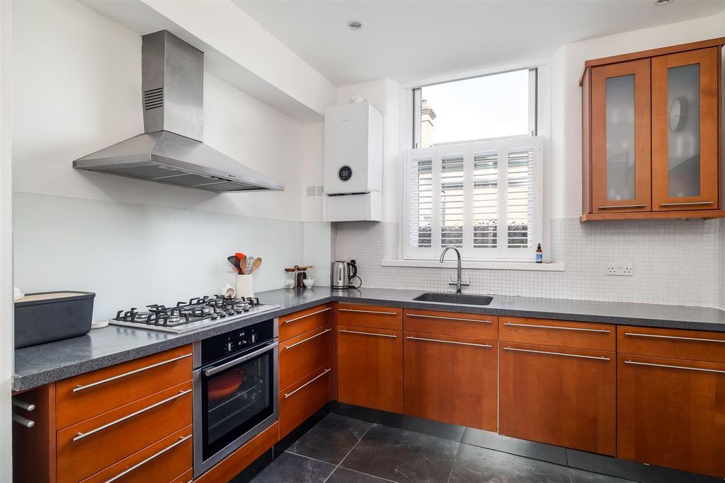 Property photo 3 of 19 Kitchen