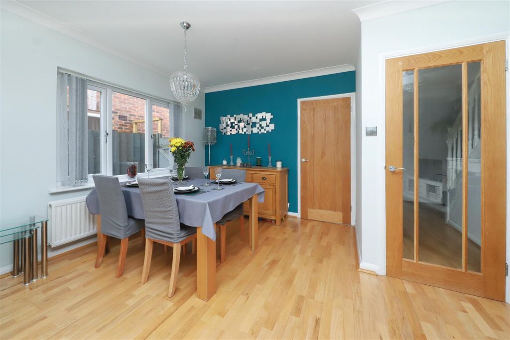 Property photo 3 of 15 Dining Area