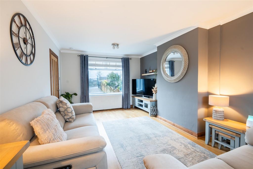 Property photo 3 of 20 Lounge-1.Jpg