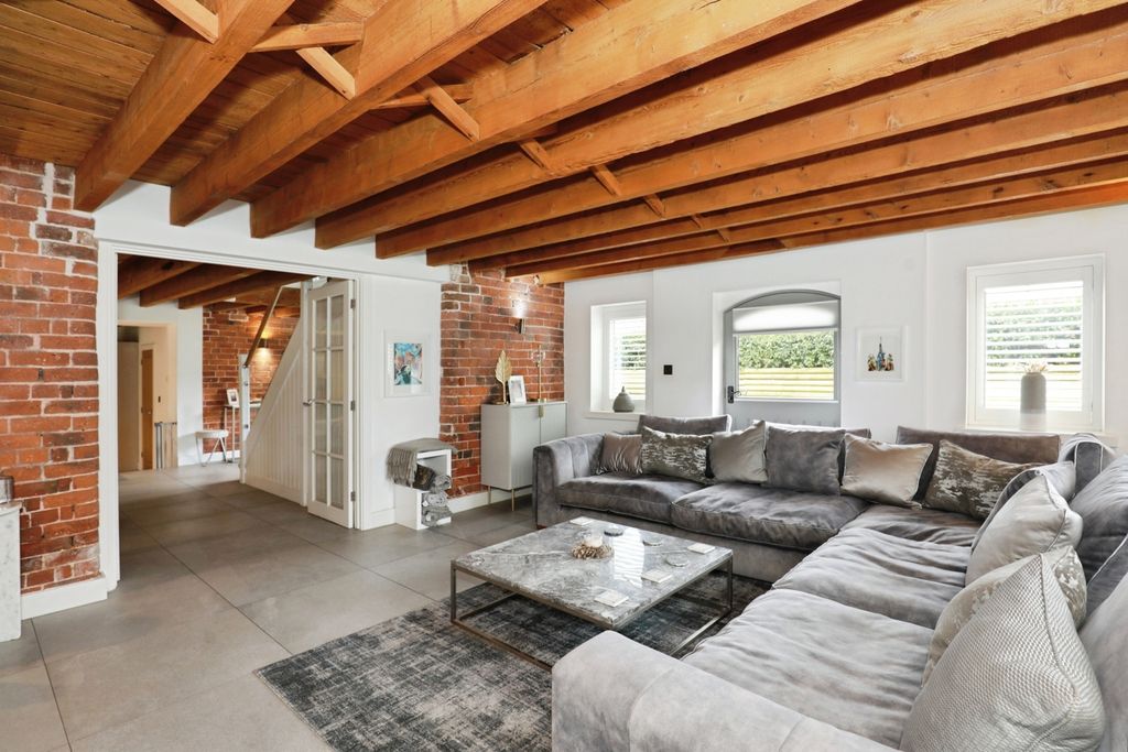 Property photo 2 of 20 Pbox-Img.Jpg