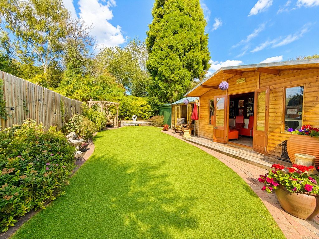 Property photo 2 of 33