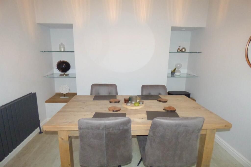Property photo 3 of 11 Dining Room