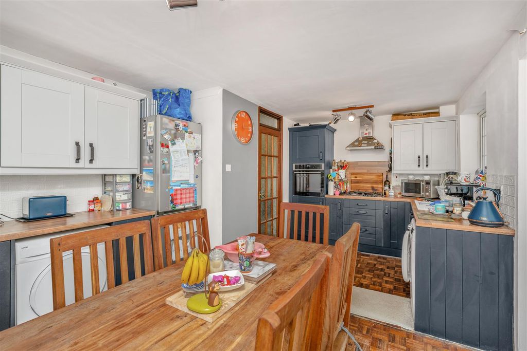 Property photo 2 of 14 24 Ironstones, Banbury-9.Jpg
